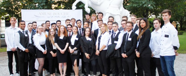 Amuse Bouche Kick-Off Event 2019 | Top-Lehrlinge mit den Wettkampf-Ordnern