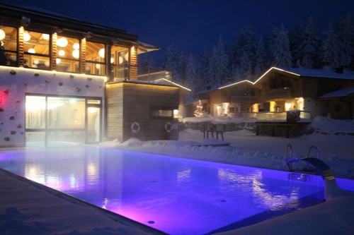 Aussenpool bei Nacht INNs HOLZ