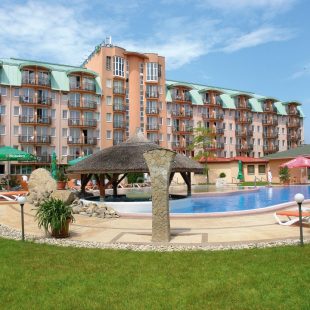 Bad Hévíz / Ungarn · Hotel Europa fit, Aussenansicht mit Pool