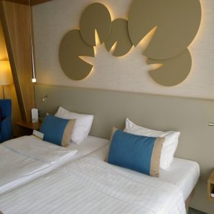 Bad Hévíz / Ungarn · Hotel Európa fit, Zimmer mit Seerosen-Ornamenten