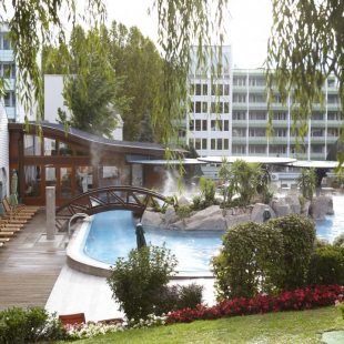 Bad Hévíz / Ungarn · NaturMed Hotel Carbona, Erlebnisbad im Herbst
