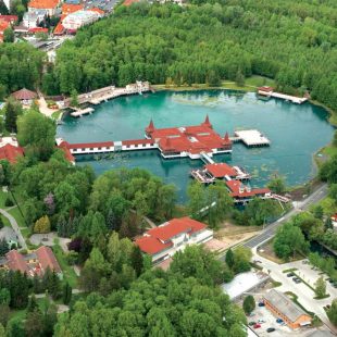 Bad Hévíz / Ungarn · Thermalsee – Luftbild