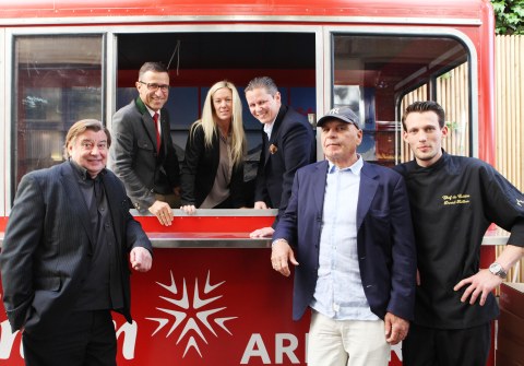(v.l.): Reinhard Gerer (Patron der Bergstation-Tirol), Josef Margreiter (GF Tirol Werbung), Tina Schurian (GF Bergstation-Tirol), TV-Koch Alexander Fankhauser,  Gastronom Kurt Bender und Daniel Kellner (Küchenchef Bergstation-Tirol)