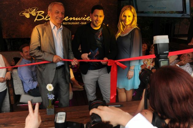 Blumenwiese – Donaukanal – VIP- Eröffnung mit Philipp Pracser (Mitte)