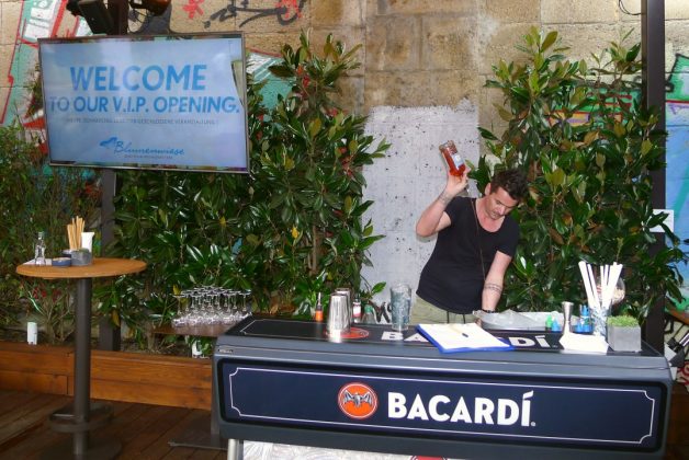 Blumenwiese – Donaukanal – VIP Eröffnung, Showbarkeeping