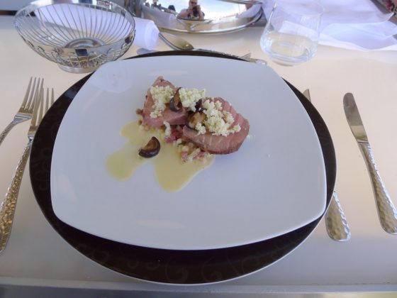 Dinner in the Sky • Kalbstafelspitz mit Sake, konfierte Shiitakepilze, Fregola Sarda und Karfiol