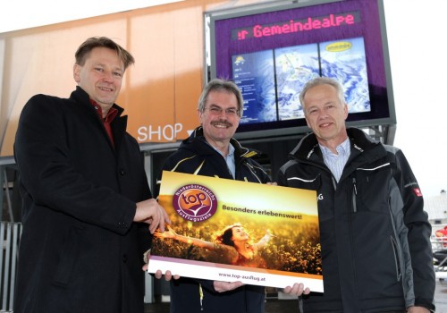 In der Bildmitte Verkehrslandesrat Mag. Karl Wilfing mit dem Sprecher der Top Ausflugsziele Harald Pichelbauer und NÖVOG Geschäftsführer Dr. Gerhard Stindl.