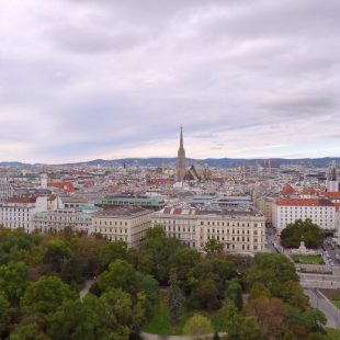 Hilton Vienna Park · Presidential Park Penthouse Suite Ausblick auf Stadtpark und Stephansdom