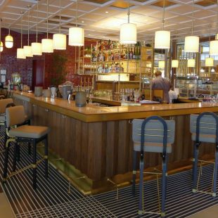 Hilton Vienna Park · Selleny's Bar