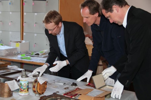 v. l. n. r.: Mag. Peter Fritz (Standortleiter Schallaburg), DI Gerhard Abel (Ausstellungsarchitektur), Dr. Christian Rapp (wissenschaftliches Team) v. l. n. r.: Mag. Peter Fritz (Standortleiter Schallaburg), DI Gerhard Abel (Ausstellungsarchitektur), Dr. Christian Rapp (wissenschaftliches Team)