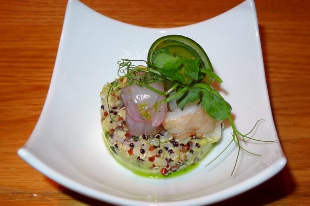 Pichlmaiers zum Herkner Wien Hernals, Zweierlei von Tiroler Alpen Garnele • leicht gebeizt & konfiert • Quinoa • Gurke • Chipotle