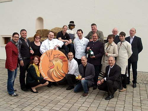 Vertreter der Region Land um Laa, Produzenten und  Dresch-Hahn-Wirte bei der Präsentation