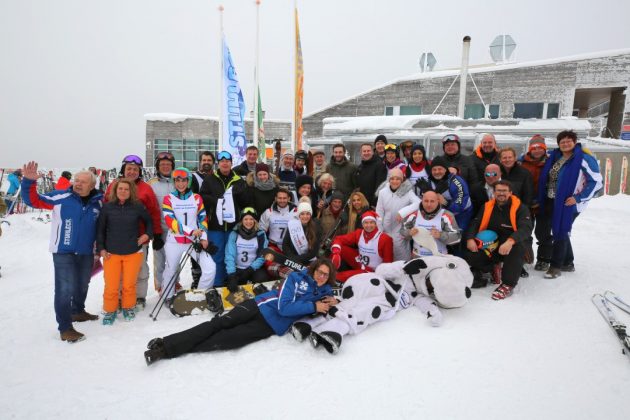 Ski-Opening Stuhleck 13.12.2018 – VIP-Riesentorlauf – traditionelles Gruppenfoto  mit allen Teilnehmern