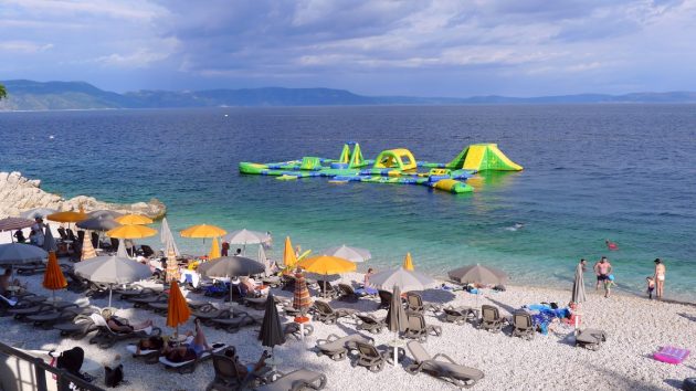 Familien Strand © lifestyleundreisen.at Family Strand · Valamar Collection Girandella Resort 4*/5* · Rabac, Kvarner, Kroatien