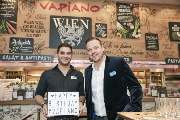 Mario Uxa, Generalmanager Vapiano Theobaldgasse und Philipp Zinggl, Geschäftsführer Vapiano Österreich