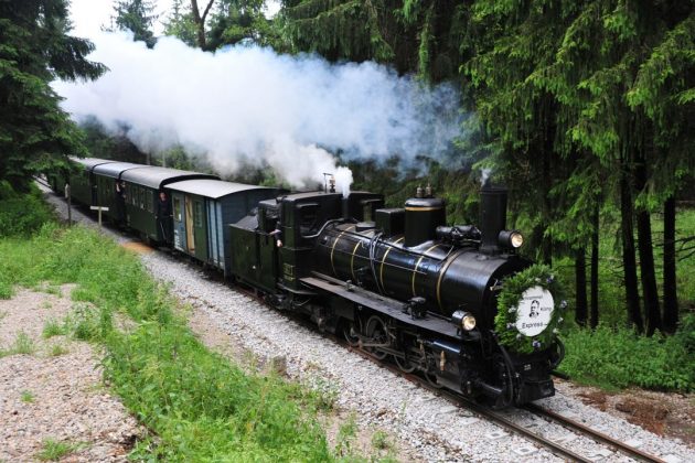 Waldviertelbahn, Nostalgiegarnitur mit Dampflokomotive