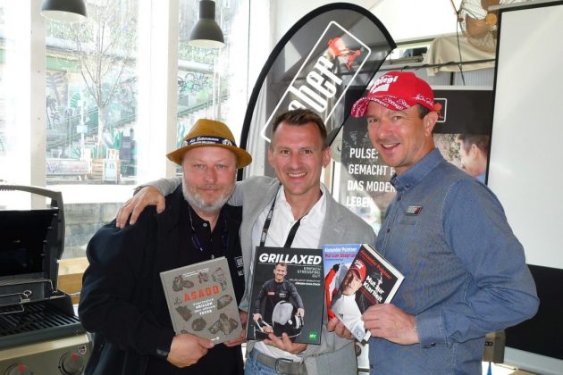 Weber 2019 Frühlingsevent · Adi Bittermann und Jürgen Paulitsch (Grillmeister Weber Grill Academy), Alexander Pointner (Markenbotschafter) präsentieren die neuen Grillbücher