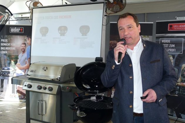 Weber 2019 Frühlingsevent · Christian Hubinger (Geschäftsführer Weber-Stephen Österreich) stellt die Neuheiten vor.