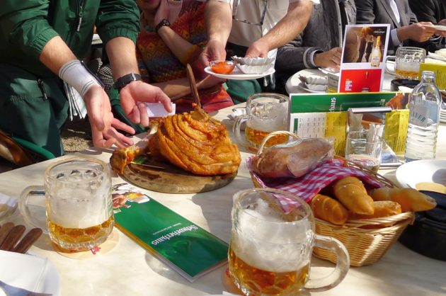 Wiener Prater 2017 Schweizerhaus · Stelze und Budweiser Bier