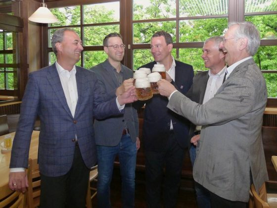Wiener Prater 2019 · Michael Prohaska (GF der Prater Wien Gmbh), Karl Hans Kolarik (Schweizerhaus), Stefan Sittler-Koidl (GF und Präsident des Wiener Praterverbandes), Alexander Ruthner (GF Liliputbahn), KR Karl-Jan Kolarik im Schweizerhaus
