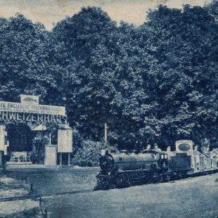 Wiener Prater Schweizerhaus historisch · Liliputbahn vor dem Schweizerhaus