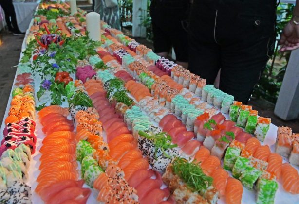 Zehn Jahre DOTS im Brunnerhof · Sushibüffet