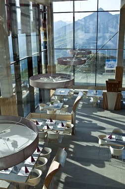 Adler Lounge innen