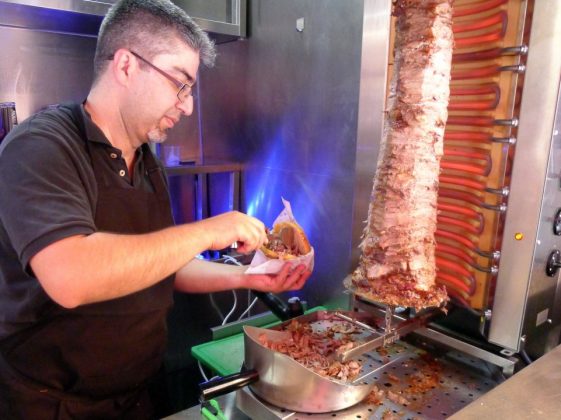 Betreiber Murat Oguz kebabio Naschmarkt · Betreiber Murat Oguz