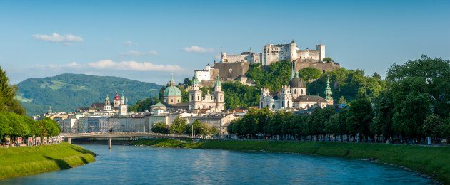 Salzburg, Blick vom Müllnersteg auf die Festung Hohensalzburg und auf die Salzburger Altstadt