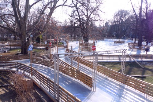 zusätzliche Eisfläche im Rathauspark