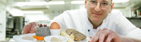 Café Central Wien, Küchenchef Bernhard Laimer mit Bio-Frühstück