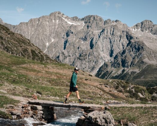 Dolomitenregion Kronplatz (Südtirol) | Bergbachüberquerung im Wanderparadies
