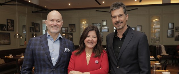 Aktion „Erlebe Deine Stadt“ feiert Premiere in Wien – Christian Lerner (Initiator), Gözde Eren (General Manager Andaz Vienna) und Gregor Kadanka (Geschäftsführer der Mondial Gruppe)