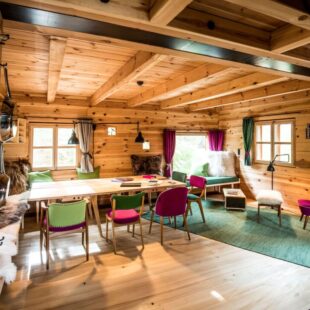 Hollmann am Berg Turracher Höhe · urige Stube der Hütte Luki