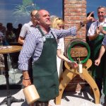 Irmgard und Werner Pürmayer beim Bieranstich