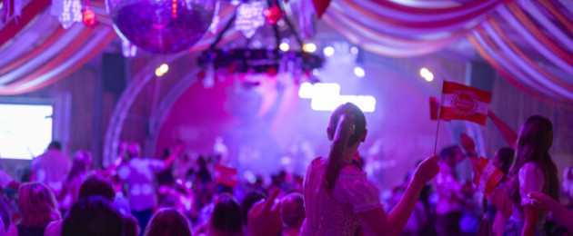 Wiener Kaiser Wiesn Zelt Stimmung am Abend