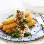 Gebackener weisser Spargel mit Schinken und cremiger Chalaca