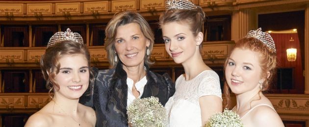 Wiener Opernball 2016 • Desirée Treichl-Stürgkh mit Debütantinnen