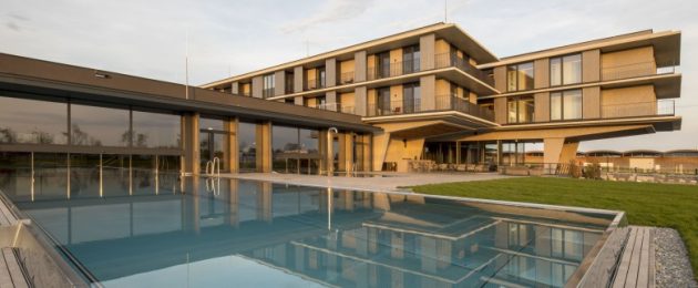 Scheiblhofer Wein-Wellness-Hotel „The Resort“ | Andau Burgenland | Aussenansicht mit Pool