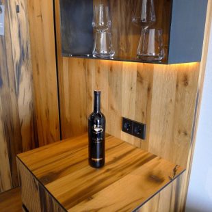 Scheiblhofer Wein-Wellness-Hotel „The Resort“ | Andau Burgenland | Willkommensgruß: eine Flasche Big John