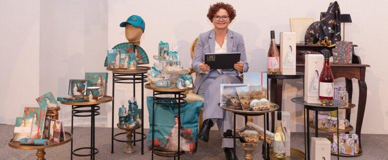 Schönbrunn Online-Shop | Staatssekretärin Elisabeth Zehetner