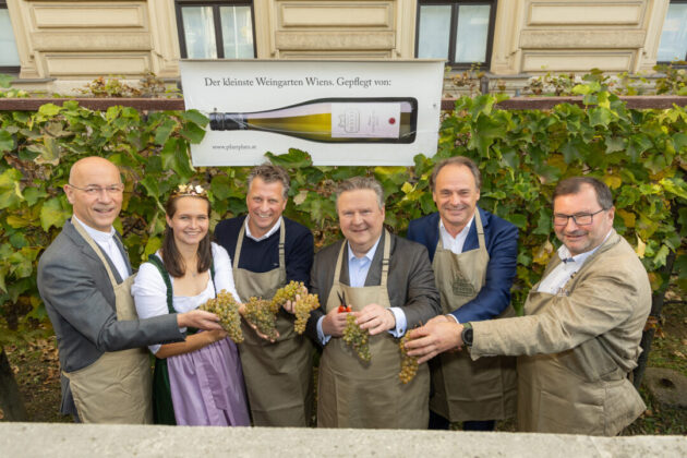 Weinlese am Wiener Schwarzenbergplatz 2025 mit Bürgermeister Michael Ludwig