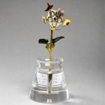 „Stiefmütterchen“-Blüte Sankt Petersburg, 1904, Meister: H. Wigström Gold, Diamanten in Rosenschliff, Bergkristall, Bein, Email, Aquarell H. 15,5 cm