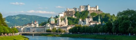 Salzburg, Blick vom Müllnersteg auf die Festung Hohensalzburg und auf die Salzburger Altstadt